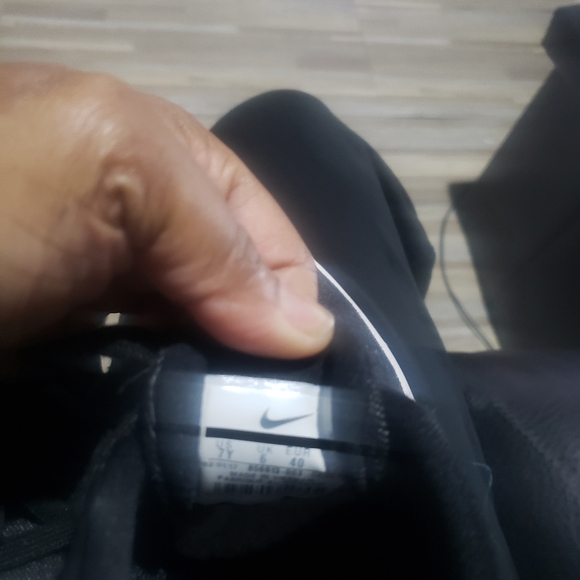 Running nikes - Picture 2 of 5